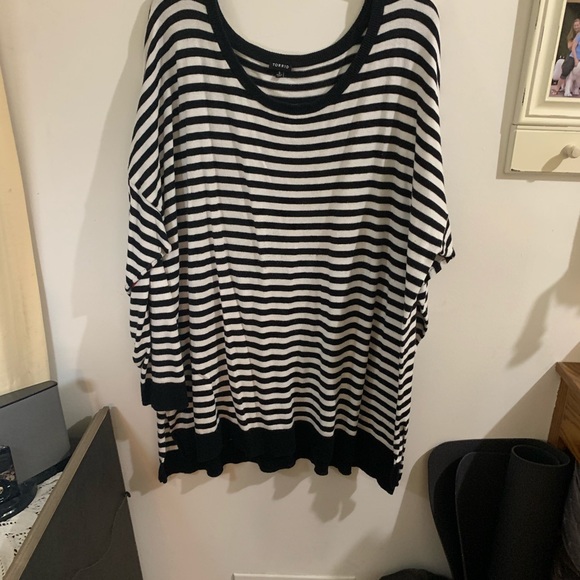 Adorable Black and White sweater with Red Hearts - Picture 2 of 5